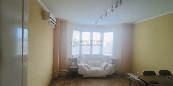 Продам двухкомнатную (2-комн.) квартиру, Симферопольский б-р, 30к3, Москва г