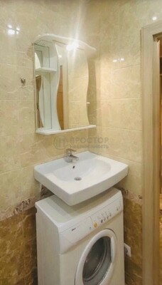 Продам двухкомнатную (2-комн.) квартиру, Симферопольский б-р, 30к3, Москва г