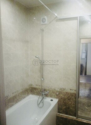 Продам двухкомнатную (2-комн.) квартиру, Симферопольский б-р, 30к3, Москва г