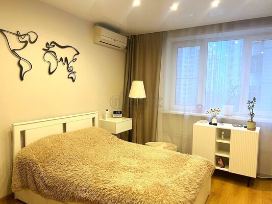 Продам трехкомнатную (3-комн.) квартиру, Лермонтовский пр-кт, 12, Москва г