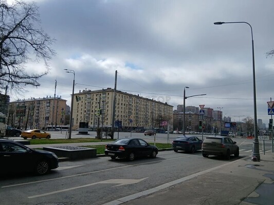 Продам трехкомнатную (3-комн.) квартиру, Ленинский пр-кт, 68/10, Москва г