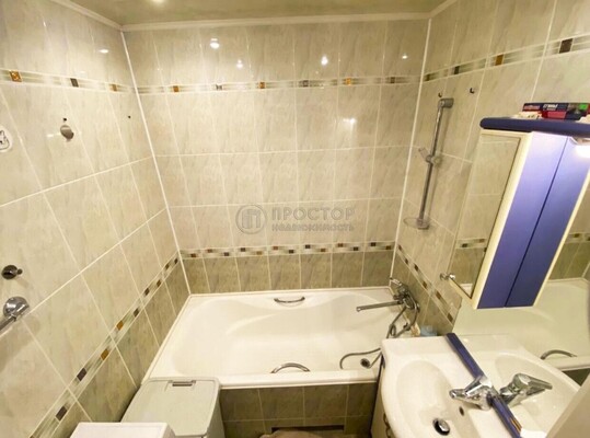 Продам трехкомнатную (3-комн.) квартиру, Кантемировская ул, 16к1А, Москва г