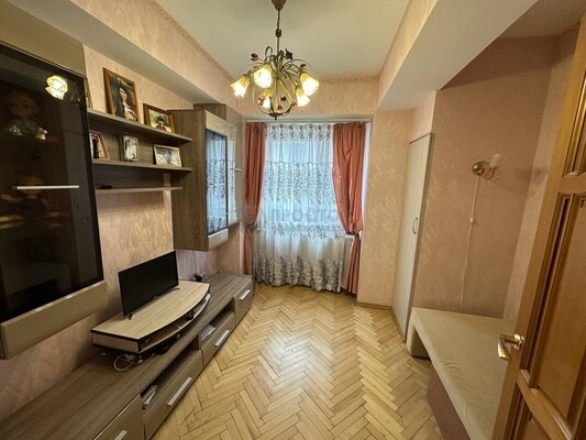 Продам трехкомнатную (3-комн.) квартиру, Матвеевская ул, 18к1, Москва г