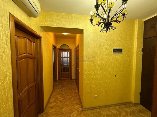 Продам трехкомнатную (3-комн.) квартиру, Матвеевская ул, 18к1, Москва г