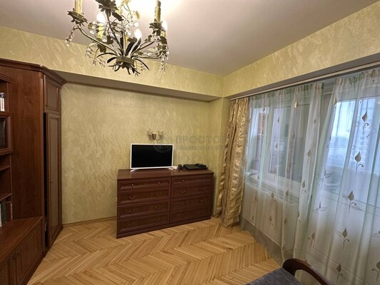 Продам трехкомнатную (3-комн.) квартиру, Матвеевская ул, 18к1, Москва г