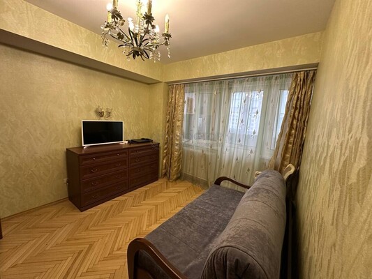 Продам трехкомнатную (3-комн.) квартиру, Матвеевская ул, 18к1, Москва г