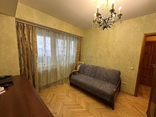 Продам трехкомнатную (3-комн.) квартиру, Матвеевская ул, 18к1, Москва г