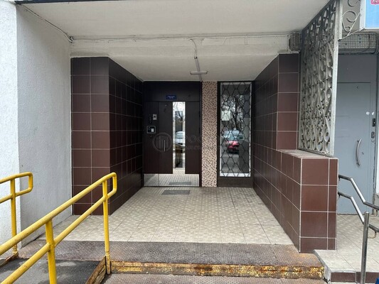 Продам трехкомнатную (3-комн.) квартиру, Матвеевская ул, 18к1, Москва г