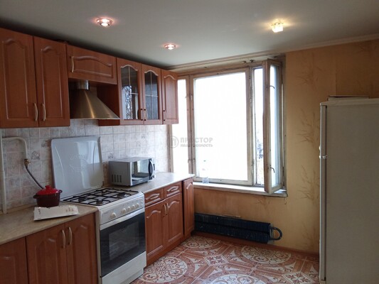 Продам комнату в 2-комн. квартире, Саратовская ул, 3к2, Москва г