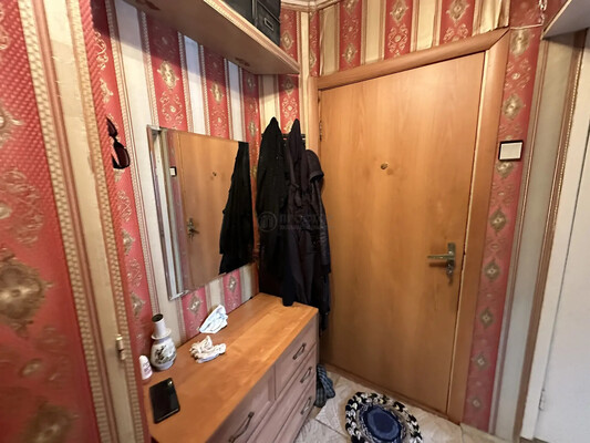 Продам двухкомнатную (2-комн.) квартиру, Чертановская ул, 33к1, Москва г