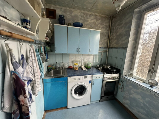 Продам двухкомнатную (2-комн.) квартиру, Чертановская ул, 33к1, Москва г