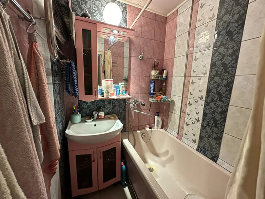 Продам двухкомнатную (2-комн.) квартиру, Чертановская ул, 33к1, Москва г