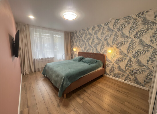 Продам трехкомнатную (3-комн.) квартиру, Жебрунова ул, 1, Москва г