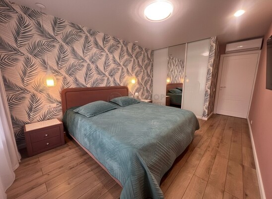 Продам трехкомнатную (3-комн.) квартиру, Жебрунова ул, 1, Москва г