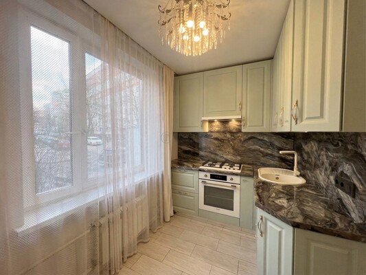 Продам трехкомнатную (3-комн.) квартиру, Жебрунова ул, 1, Москва г