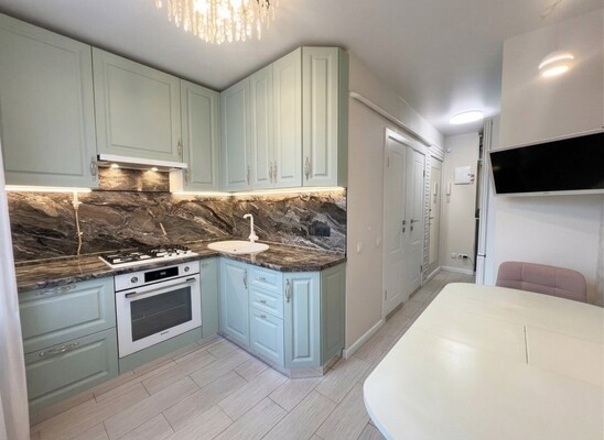 Продам трехкомнатную (3-комн.) квартиру, Жебрунова ул, 1, Москва г