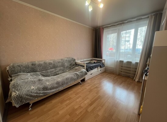 Продам трехкомнатную (3-комн.) квартиру, Жебрунова ул, 1, Москва г