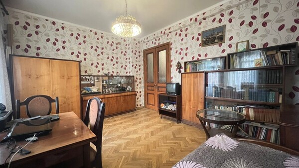 Продам трехкомнатную (3-комн.) квартиру, Заводская ул, 11, Видное г