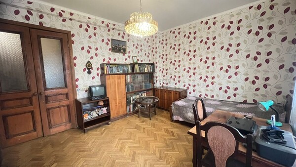 Продам трехкомнатную (3-комн.) квартиру, Заводская ул, 11, Видное г