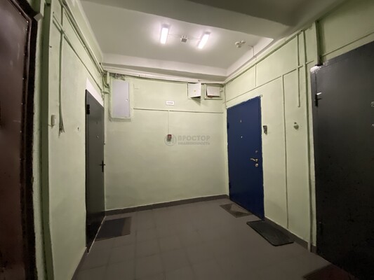 Продам 2-комн. в 3-комн. квартире, 1-я Владимирская ул, 8, Москва г