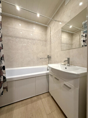 Продам однокомнатную (1-комн.) квартиру, Маршала Захарова ул, 8к3, Москва г