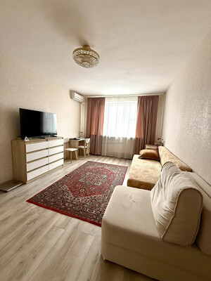 Продам однокомнатную (1-комн.) квартиру, Маршала Захарова ул, 8к3, Москва г