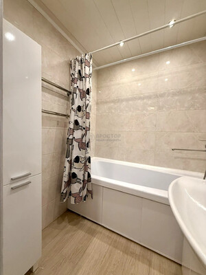 Продам однокомнатную (1-комн.) квартиру, Маршала Захарова ул, 8к3, Москва г