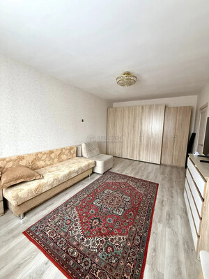 Продам однокомнатную (1-комн.) квартиру, Маршала Захарова ул, 8к3, Москва г