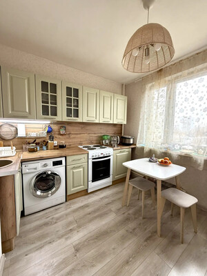 Продам однокомнатную (1-комн.) квартиру, Маршала Захарова ул, 8к3, Москва г