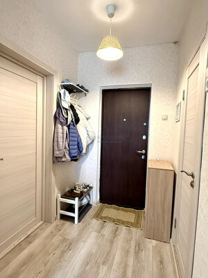 Продам однокомнатную (1-комн.) квартиру, Маршала Захарова ул, 8к3, Москва г