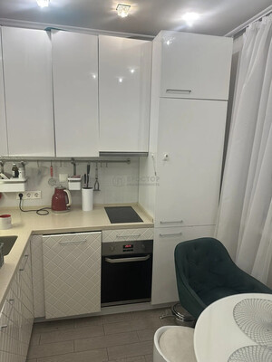 Продам однокомнатную (1-комн.) квартиру, Осенний б-р, 16к2, Москва г