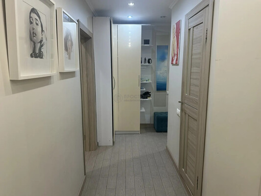 Продам однокомнатную (1-комн.) квартиру, Осенний б-р, 16к2, Москва г