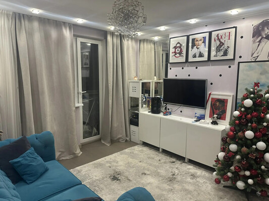 Продам однокомнатную (1-комн.) квартиру, Осенний б-р, 16к2, Москва г