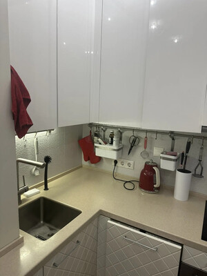 Продам однокомнатную (1-комн.) квартиру, Осенний б-р, 16к2, Москва г