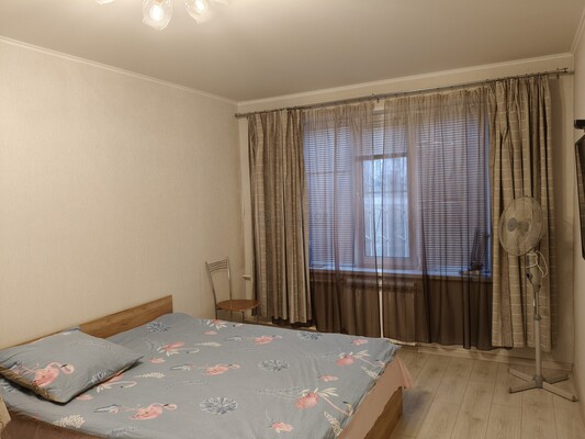 Продам двухкомнатную (2-комн.) квартиру, Кленовый б-р, 4, Москва г