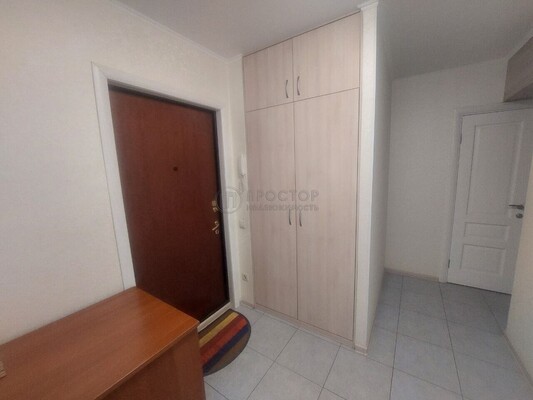 Продам двухкомнатную (2-комн.) квартиру, Кленовый б-р, 4, Москва г