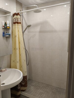 Продам двухкомнатную (2-комн.) квартиру, Кленовый б-р, 4, Москва г