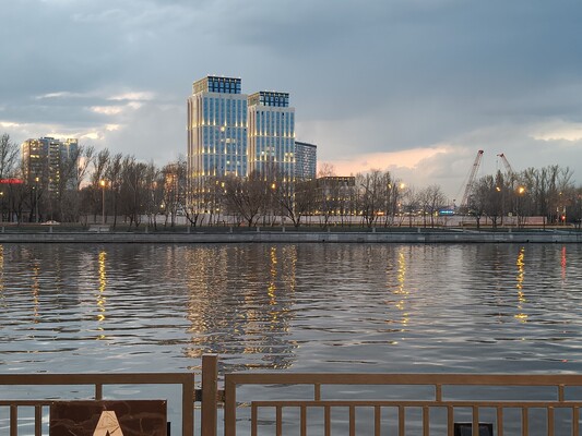 Продам двухкомнатную (2-комн.) квартиру, Кленовый б-р, 4, Москва г