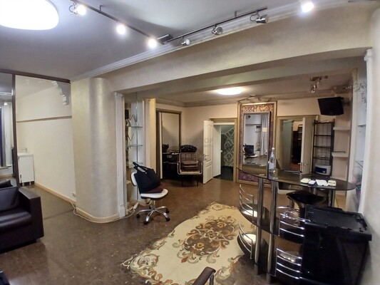 Продам коммерческое помещение 42,4 м2, Кутузовский пр-кт, 19, Москва г