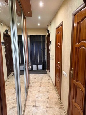 Продам трехкомнатную (3-комн.) квартиру, 800-летия Москвы ул, 32, Москва г