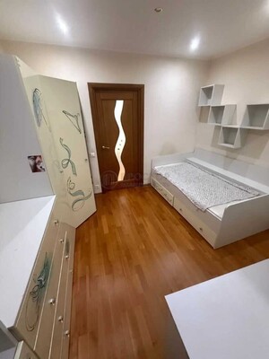 Продам трехкомнатную (3-комн.) квартиру, 800-летия Москвы ул, 32, Москва г