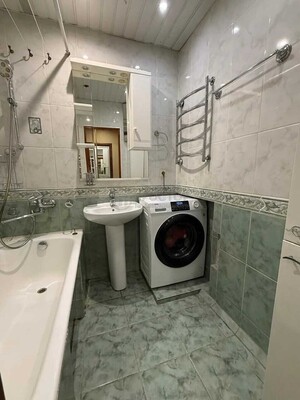 Продам трехкомнатную (3-комн.) квартиру, 800-летия Москвы ул, 32, Москва г