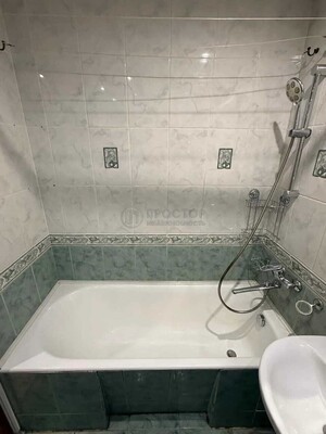 Продам трехкомнатную (3-комн.) квартиру, 800-летия Москвы ул, 32, Москва г