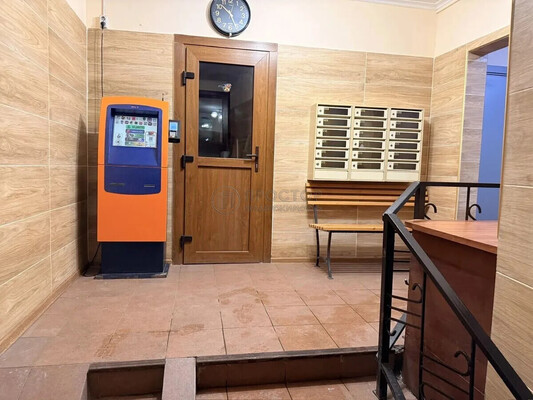 Продам однокомнатную (1-комн.) квартиру, Литовский б-р, 5/10, Москва г