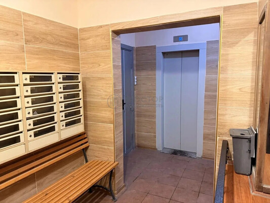 Продам однокомнатную (1-комн.) квартиру, Литовский б-р, 5/10, Москва г