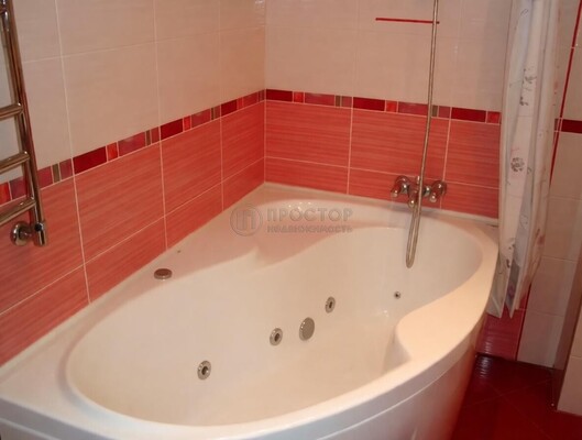 Продам трехкомнатную (3-комн.) квартиру, Винокурова ул, 5/6к1, Москва г