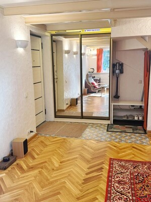 Продам трехкомнатную (3-комн.) квартиру, Домодедовская ул, 4, Москва г