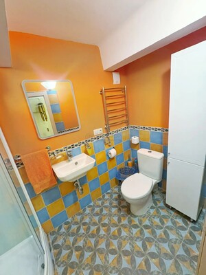 Продам трехкомнатную (3-комн.) квартиру, Домодедовская ул, 4, Москва г