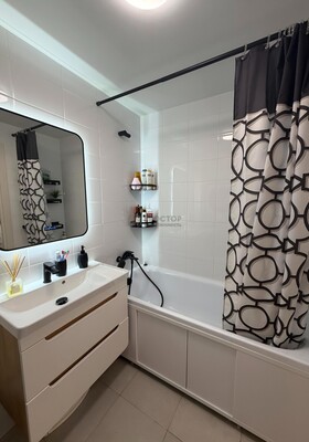 Продам трехкомнатную (3-комн.) квартиру, Люблинская ул, 74к3, Москва г