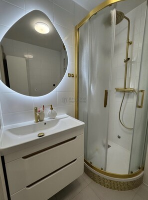 Продам трехкомнатную (3-комн.) квартиру, Люблинская ул, 74к3, Москва г